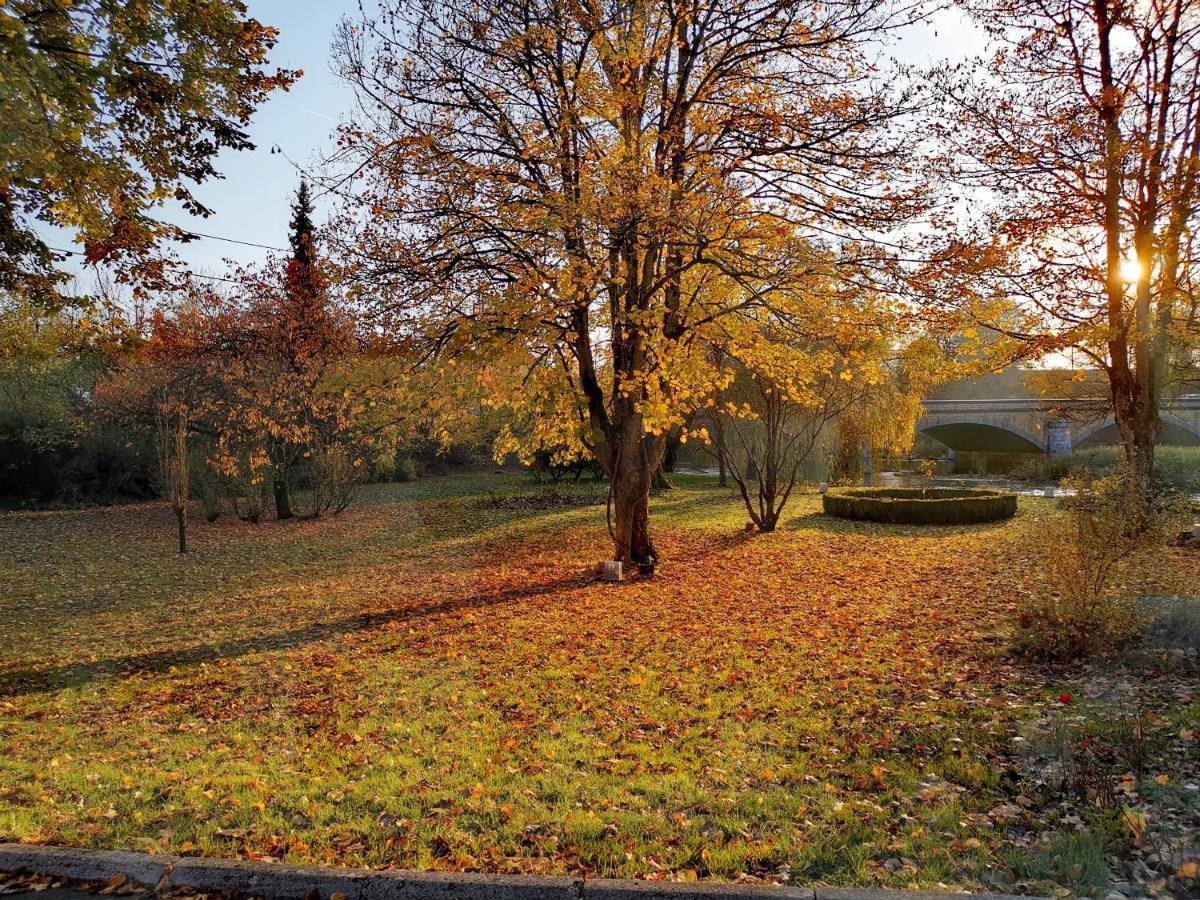 La Roseraie. Gaume-Ardenne-Lacuisine Sur Semois. Hotel Florenville Buitenkant foto